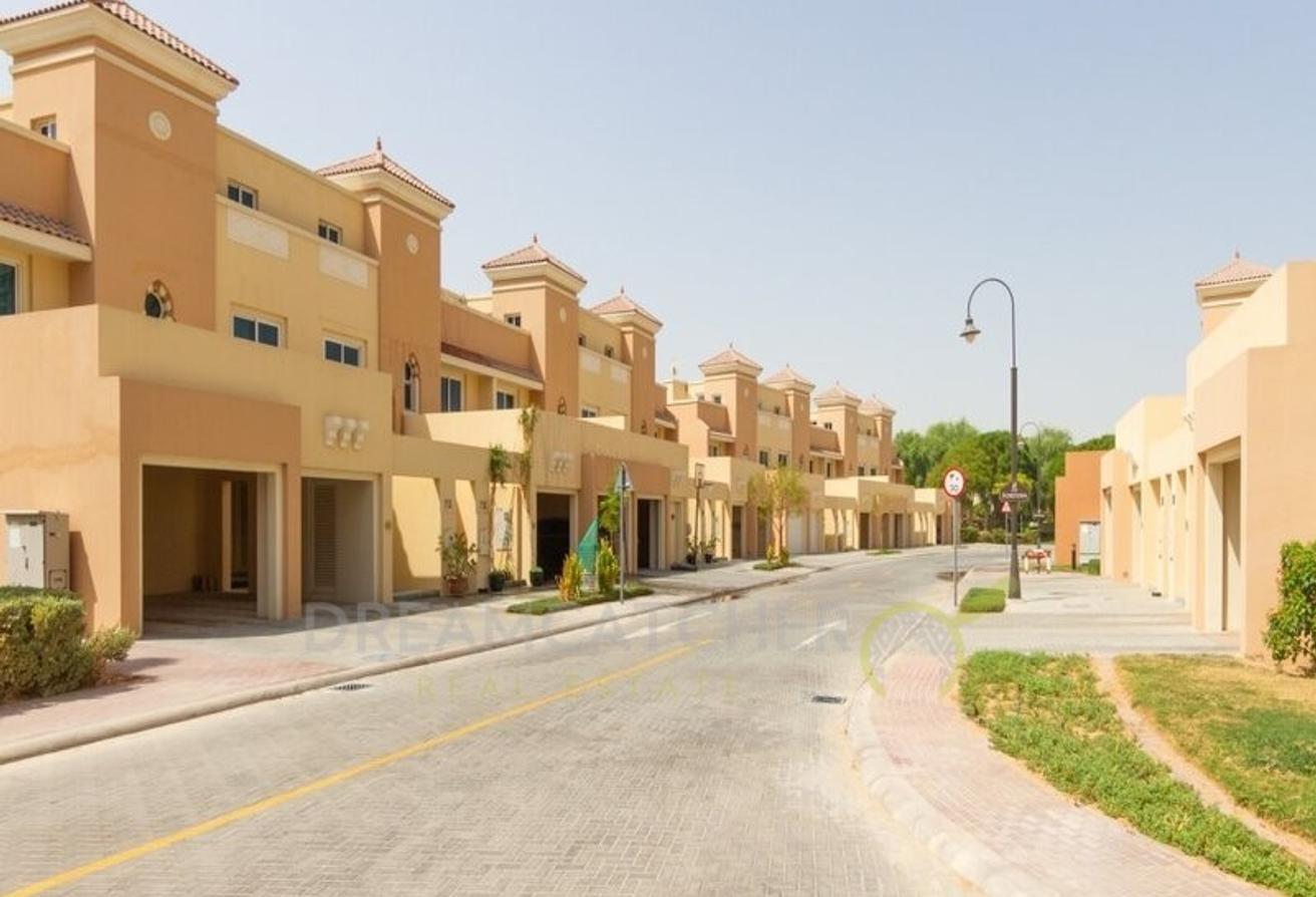 4 bedrooms Townhouse in Dubai Sports City, UAE No. 204