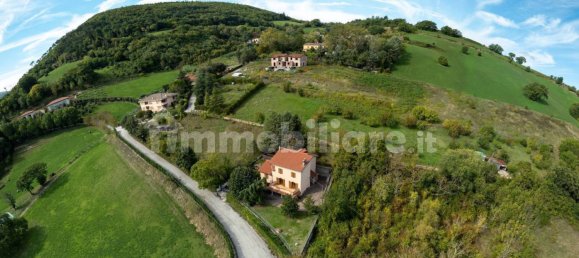 4 غرف نوم فيلا في Fabriano, Italy رقم 79763 28