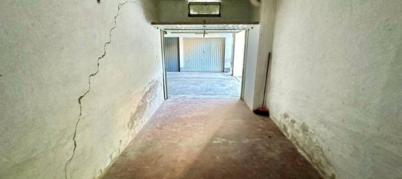 1-salle Garage à Borghetto Santo Spirito, Italy No. 156178 3