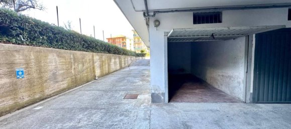 1-salle Garage à Borghetto Santo Spirito, Italy No. 156178 4