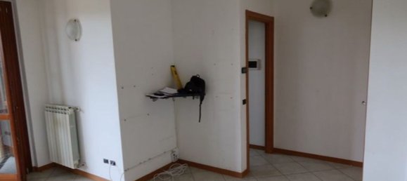 Dúplex de 4 habitaciónes en Limbiate, Italy No. 178302 3