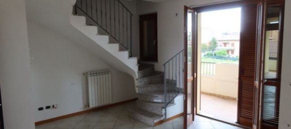 Dúplex de 4 habitaciónes en Limbiate, Italy No. 178302 4