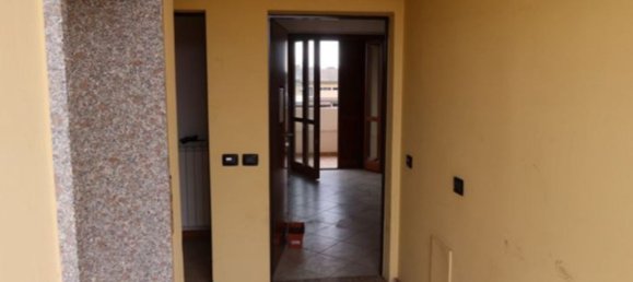 Dúplex de 4 habitaciónes en Limbiate, Italy No. 178302 2