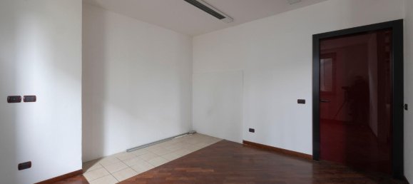 6 rooms Villa in Mesero, Italy No. 161721 11