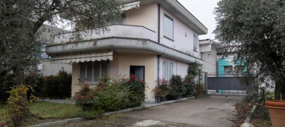 6 rooms Villa in Mesero, Italy No. 161721 4