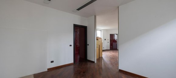 6 rooms Villa in Mesero, Italy No. 161721 12
