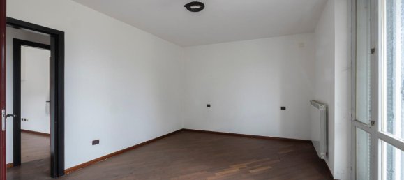 6 rooms Villa in Mesero, Italy No. 161721 15