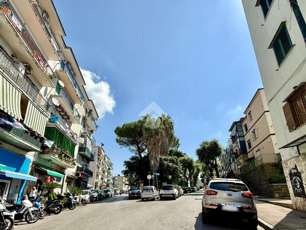 Квартира с 1 спальней в Неаполь, Италия № 273364