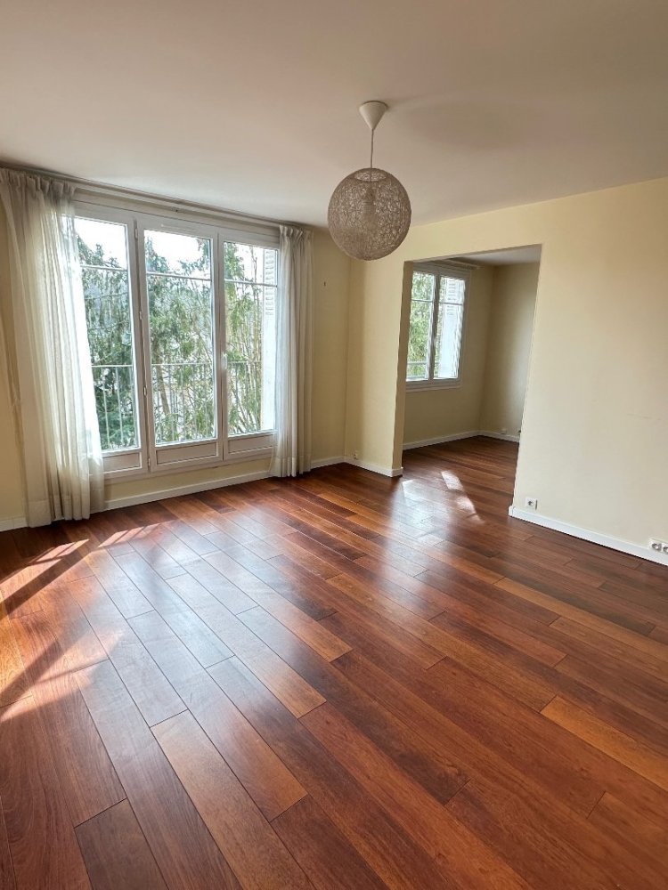 2 bedrooms Apartment in Buc, France No. 122031