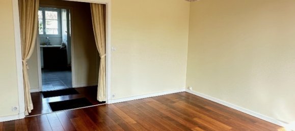 2 bedrooms Apartment in Buc, France No. 122031 4