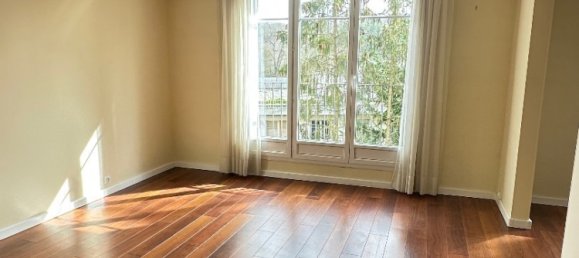 2 bedrooms Apartment in Buc, France No. 122031 2