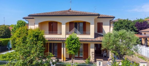 6 rooms Villa in Fabbrico, Italy No. 70566 4