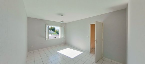 5 bedrooms House in Merignac, France No. 335796 17