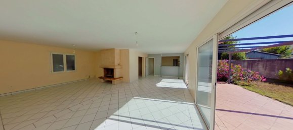 5 bedrooms House in Merignac, France No. 335796 4