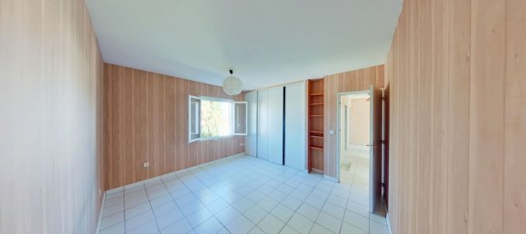 5 bedrooms House in Merignac, France No. 335796 8