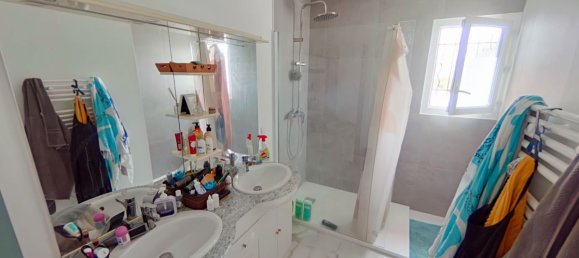 5 bedrooms House in Merignac, France No. 335796 12