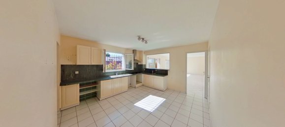 5 bedrooms House in Merignac, France No. 335796 6