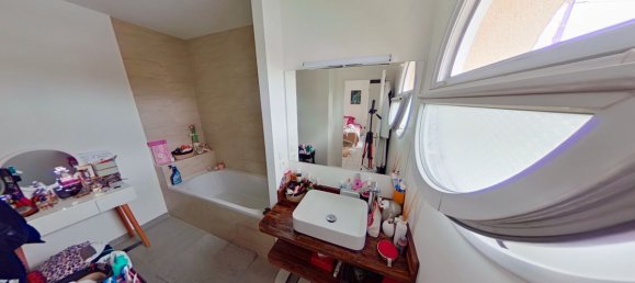 5 bedrooms House in Merignac, France No. 335796 9