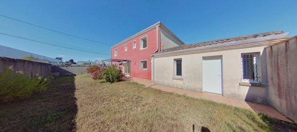 5 bedrooms House in Merignac, France No. 335796 3