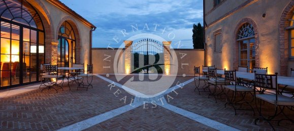 7 bedrooms Villa in Buonconvento, Italy No. 195352 6