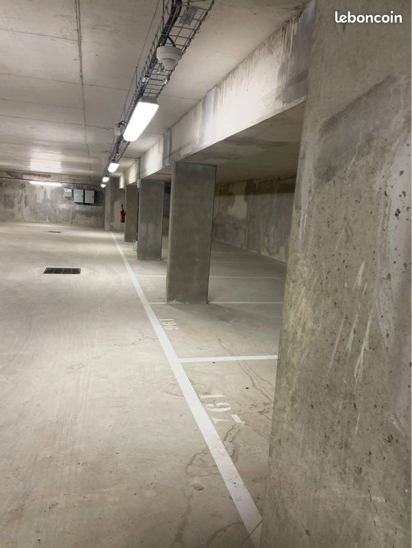 Parkplatz in Le Raincy, France, Nr. 295918