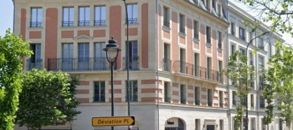 Parkplatz in Le Raincy, France, Nr. 295918 3