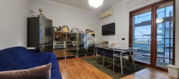 3 rooms Apartment in Naples, Italy No. 15519 2