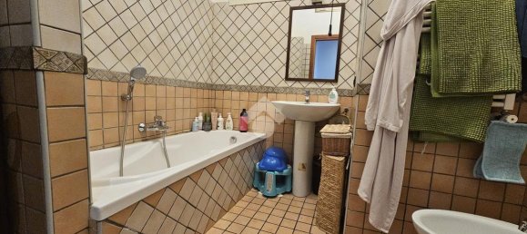 3 rooms Apartment in Naples, Italy No. 15519 6