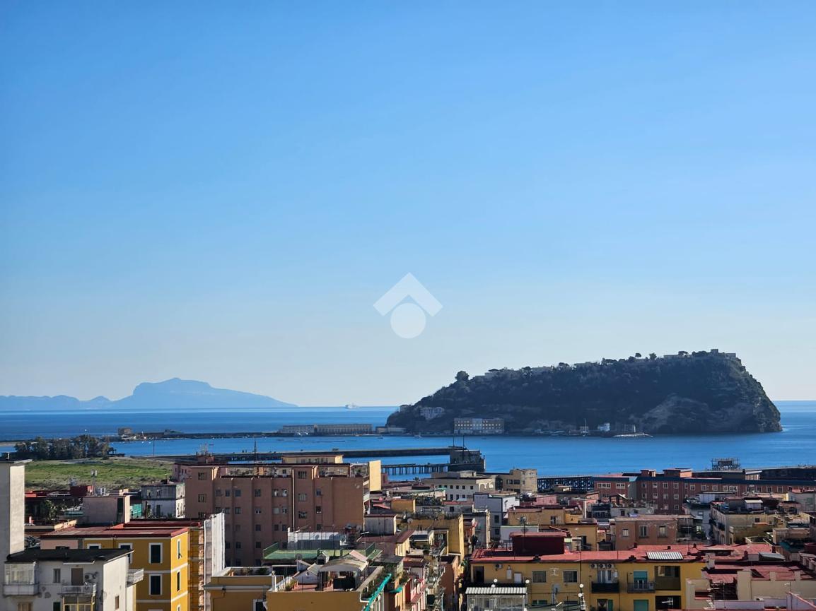 3 rooms Apartment in Naples, Italy No. 15519
