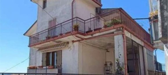 6 rooms Apartment in Maida, Italy No. 186061 2