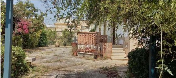 Дом с 7 комнатами в Авола, Италия № 38221 2