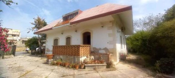 Дом с 7 комнатами в Авола, Италия № 38221 6