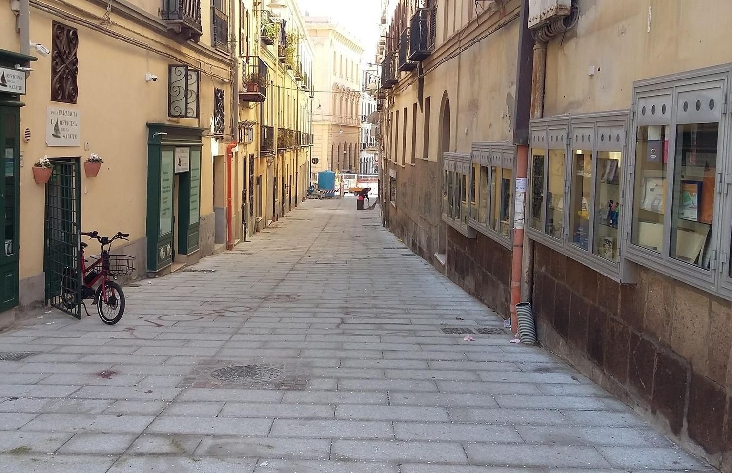  عقار تجاري في Cagliari, Italy 80متر مربع رقم 395329