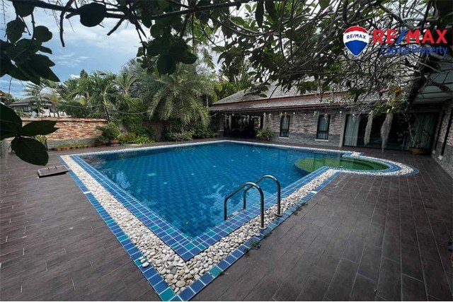 Кафе / ресторан с 3 спальнями в Паттайя, Таиланд № 12857