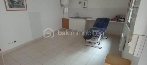 Gebäude in La Ferte-Vidame, France 400m², Nr. 331055 3