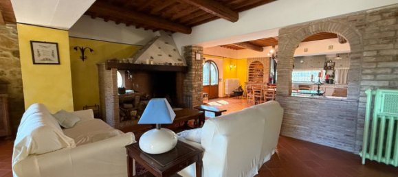 3 bedrooms Villa in Montepulciano, Italy No. 229777 9