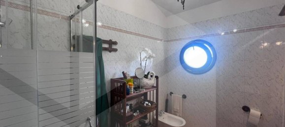 5-salle Appartement à Casciana Terme Lari, Italy No. 18567 13