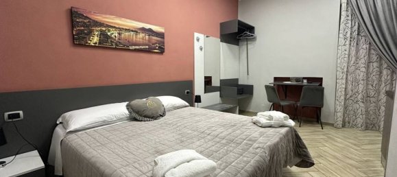 3 bedrooms Apartment in Naples, Italy No. 61004 2