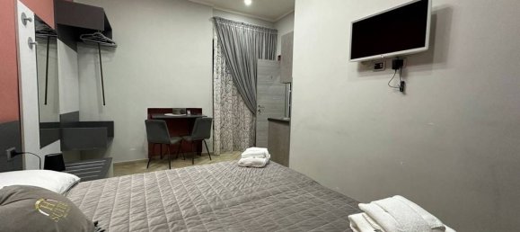 3 bedrooms Apartment in Naples, Italy No. 61004 3