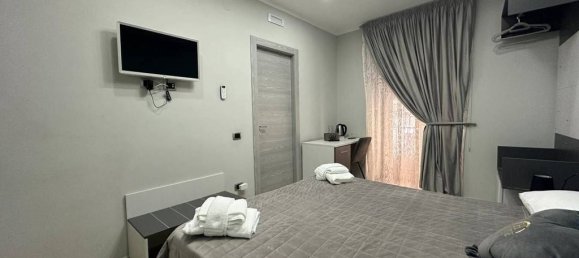 3 bedrooms Apartment in Naples, Italy No. 61004 10