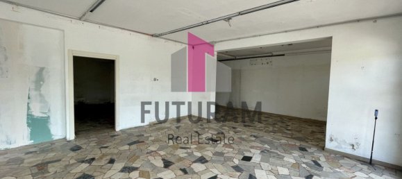 310m² Commercial property in Vigonovo, Italy No. 283032 16