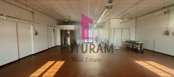 310m² Commercial property in Vigonovo, Italy No. 283032 3