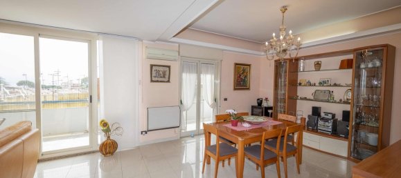 5-salle Appartement à Messina, Italy No. 48052 5