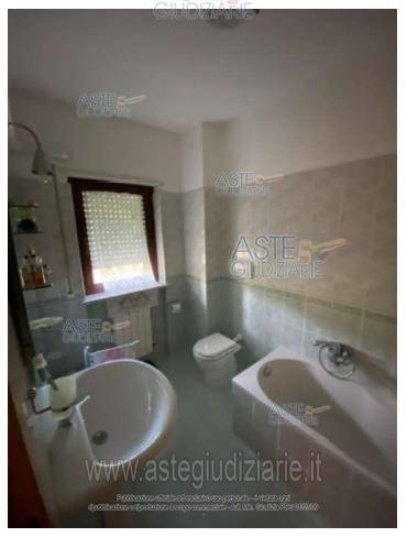 5 rooms Apartment in Teramo, Italy No. 95351