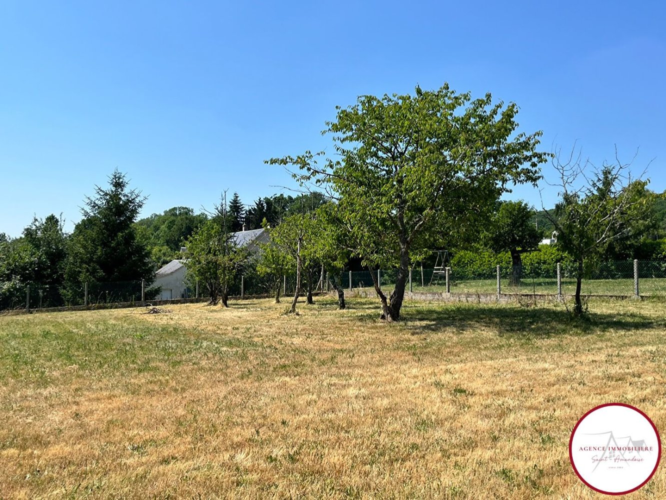 Земельный участок 1602м² в Сент-Аман-Монтрон, Франция № 93354