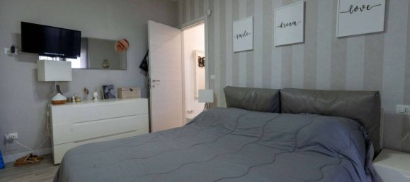 Apartamento de 2 dormitorios en Foggia, Italy No. 84411 21