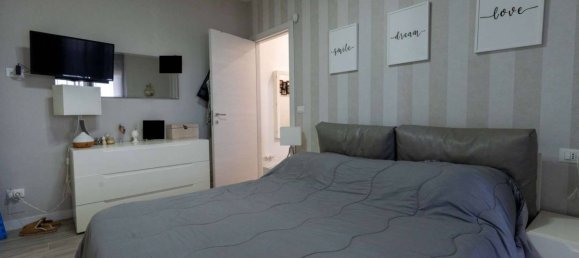 Apartamento de 2 dormitorios en Foggia, Italy No. 84411 23