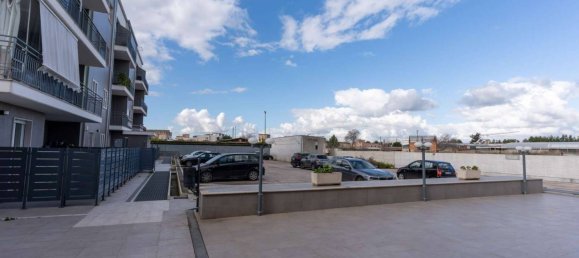 Apartamento de 2 dormitorios en Foggia, Italy No. 84411 45