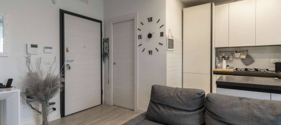 Apartamento de 2 dormitorios en Foggia, Italy No. 84411 6