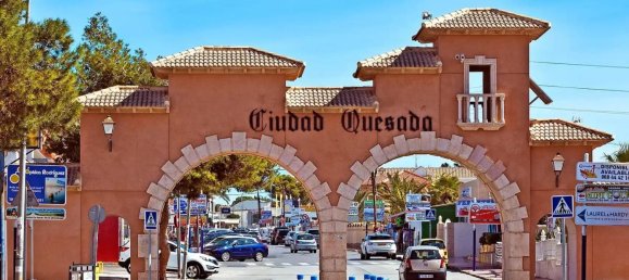 3 bedrooms Bungalow in Dona Pepa, Spain No. 9595 2